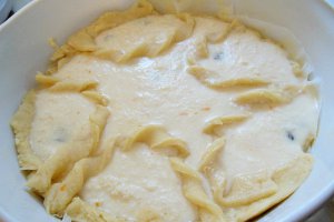 Tarta cu branza si stafide