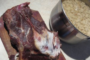 Ciorba de fasole cu afumatura de porc