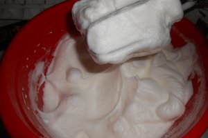 Tort colorat