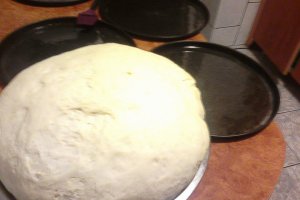 Pizza - asa cum o fac eu - home made by Carmen