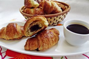 Croissante cu ciocolata