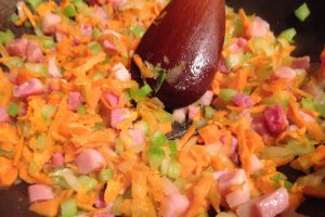 Ciorba de salata cu pancetta si zucchini