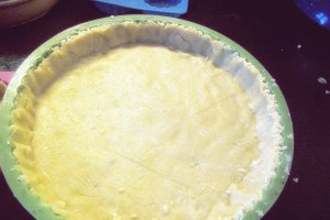 Tartă cu cremă de vanilie, banane și glazură de ciocolată a la Timea