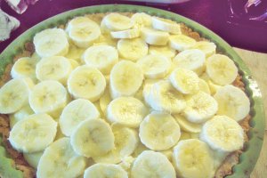Tartă cu cremă de vanilie, banane și glazură de ciocolată a la Timea