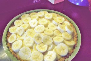 Tartă cu cremă de vanilie, banane și glazură de ciocolată a la Timea