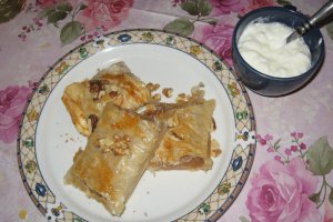 Desert placinta cu mere si nuca