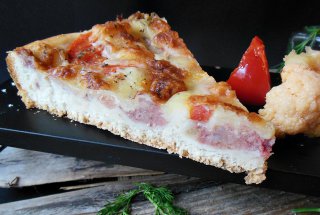 Tarta cu conserva de vita, mozzarella si rosii