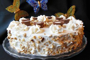 Tort cu crema de vanilie si ganache de ciocolata alba