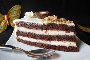 Tort cu crema de vanilie si ganache de ciocolata alba