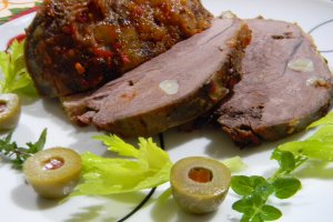 Pulpa de porc coapta in foi de varza  murata