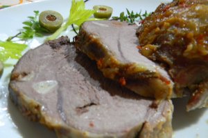 Pulpa de porc coapta in foi de varza  murata