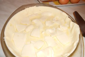 Placinta cu carne si mozzarella