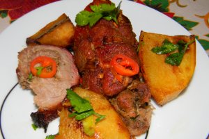 Friptura cu vitel rulat , porc si  cartofi