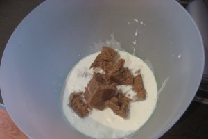 Rulada cu castane si caramel sarat