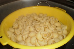 Budinca delicioasa cu branza, stafide si smantana