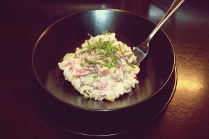 Salată de fusilli cu cremwursti