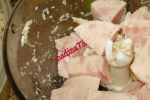 Oua umplute cu carne de pui si sunca