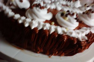 Tort aniversar de ciocolata