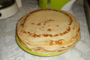 Clatite cu pasta de macese