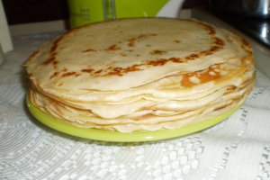 Clatite cu pasta de macese