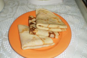 Clatite cu pasta de macese