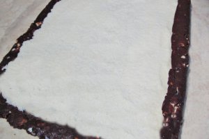 Desert rulada de biscuiti cu nuca de cocos