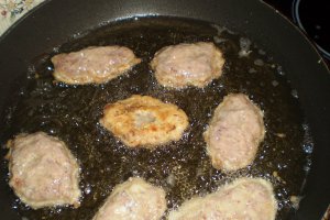 Tagliolini cu chiftele si sos dulce