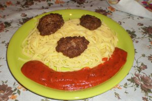 Tagliolini cu chiftele si sos dulce