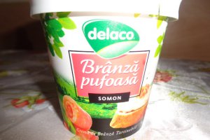 Aperitiv cu ardei si branzica pufoasa