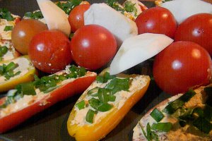 Aperitiv cu ardei si branzica pufoasa