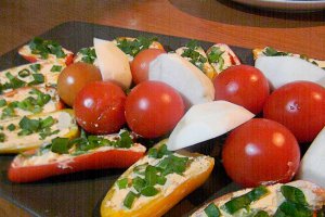 Aperitiv cu ardei si branzica pufoasa
