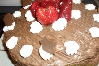 Tort capsuni Brunette
