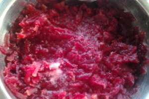 Salata de sfecla rosie