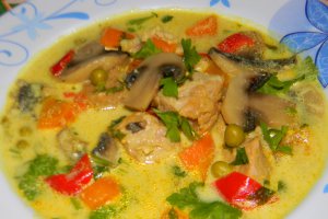 Ciorba acra de curcan  cu mazare si ciuperci