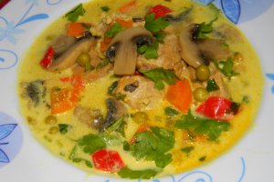 Ciorba acra de curcan  cu mazare si ciuperci