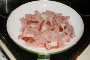 Spanac cu branza de vaci cu smantana si ochiuri