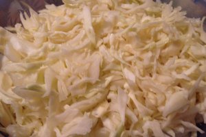 Supa de varza cu conopida si coaste de porc