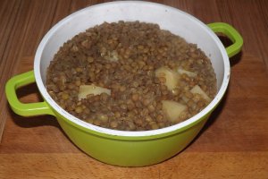 Muschiulet de porc in crusta de chimen cu piper si piure de linte
