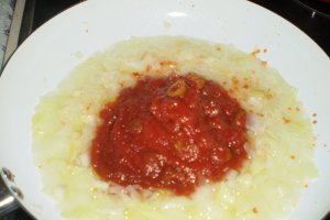 Tagliolini cu sos si carne tocata