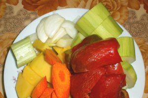 Carne de pui cu legume