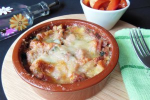 Gratin de piure cu vita, porc si mozzarella