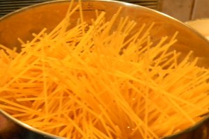 Ardei umpluti cu spaghete si curcan