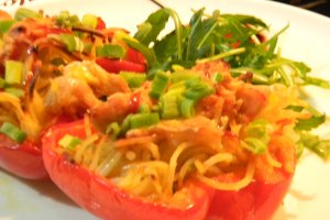 Ardei umpluti cu spaghete si curcan