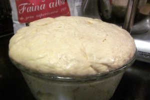 Bucăți de pizza umplute