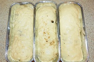 Cozonac cu nuca ,fulgi de migdale si halva