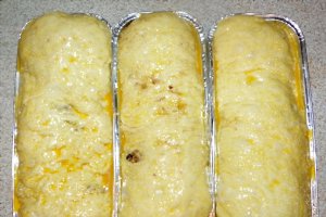 Cozonac cu nuca ,fulgi de migdale si halva