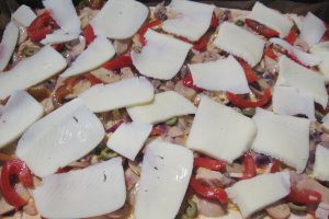 Pizza cu ciuperci si carne de pui afumata