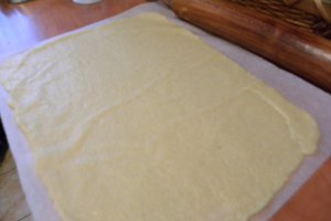 Rulada cu crema cu mascarpone si capsuni
