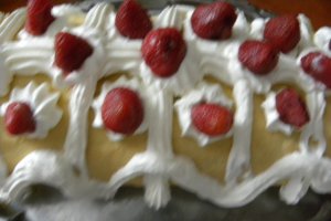 Rulada cu crema cu mascarpone si capsuni