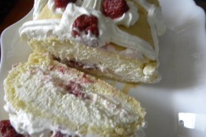 Rulada cu crema cu mascarpone si capsuni